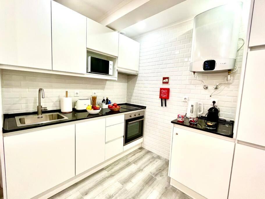 New-Romantic Studio Near The Beach! Paco de Arcos Bagian luar foto