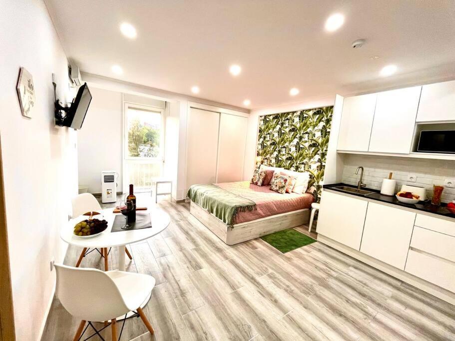 New-Romantic Studio Near The Beach! Paco de Arcos Bagian luar foto